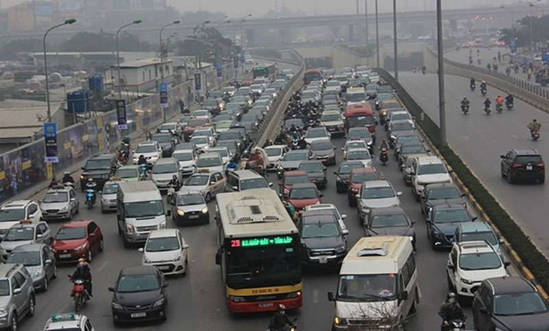 Đường phố Hà Nội ùn tắc kinh hoàng bất kể giờ giấc